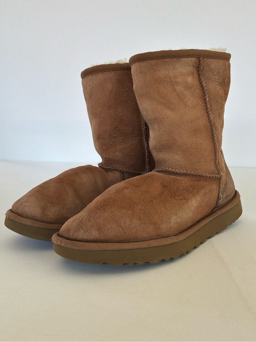 UGG Classic Short II Chestnut Sheepskin Boots Women’s Size 8